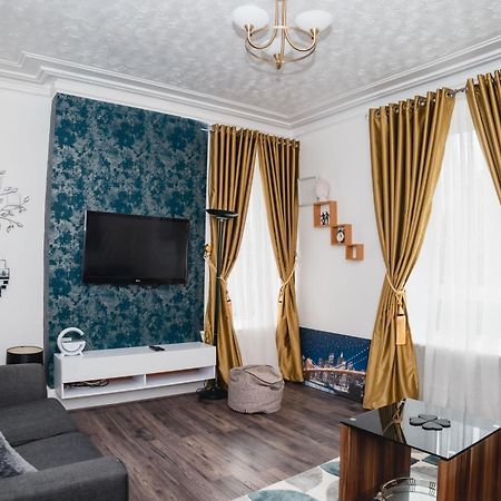 Entire Fabulous 2Bedroom First Floor Flat Located Within Close Proximity To City Centre & University Of Aberdeen With Private Parking エクステリア 写真