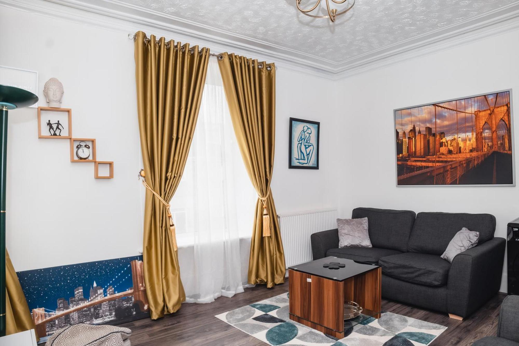 Entire Fabulous 2Bedroom First Floor Flat Located Within Close Proximity To City Centre & University Of Aberdeen With Private Parking エクステリア 写真
